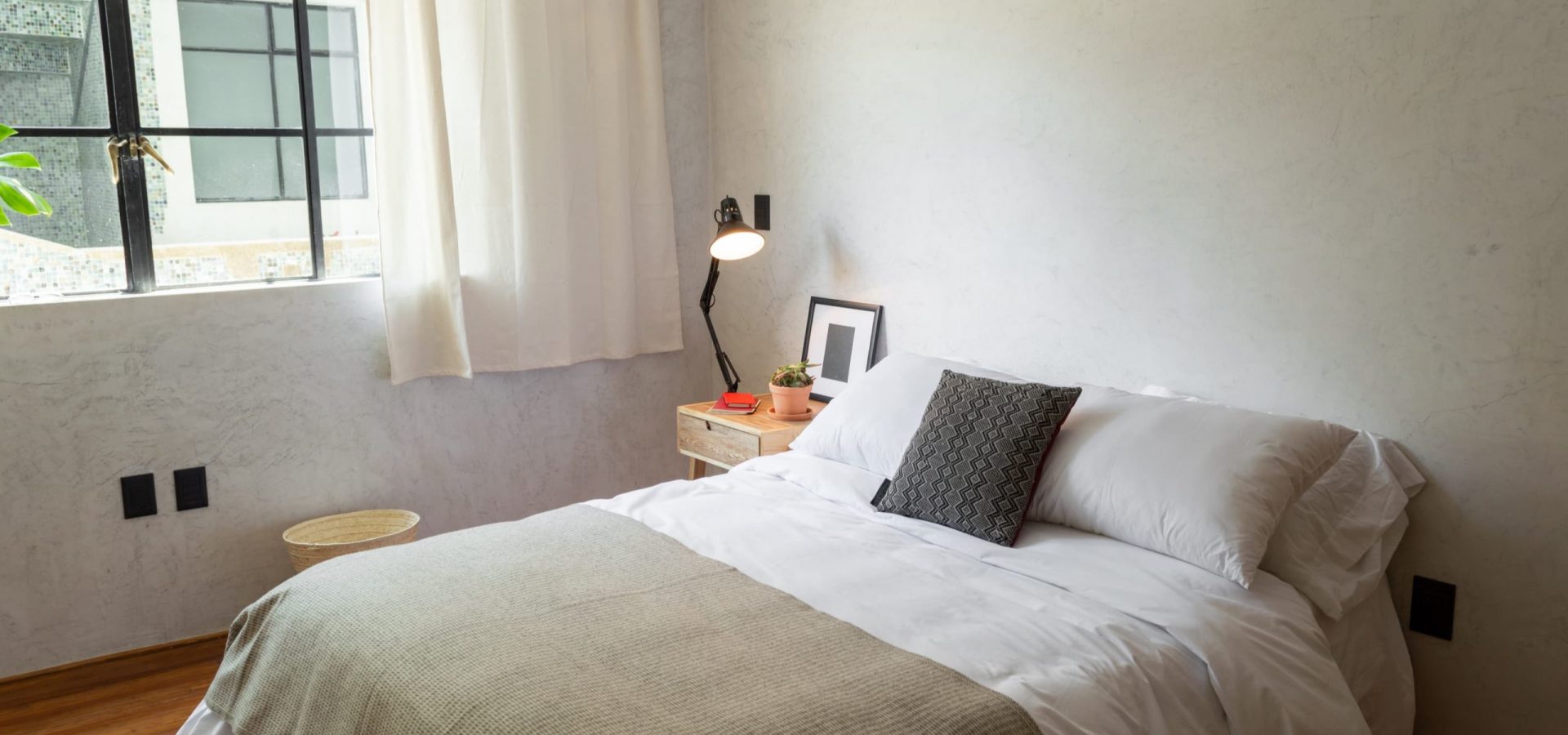 velarde-6-cuarto-detalle-pichi@2x